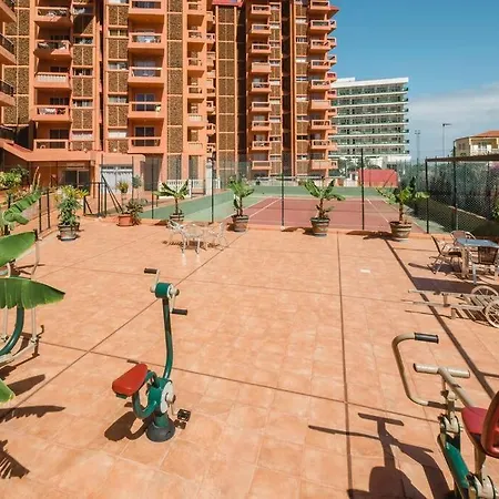 With Balcony And Swimming Pool 公寓 *