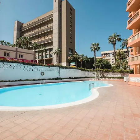 With Balcony And Swimming Pool 公寓